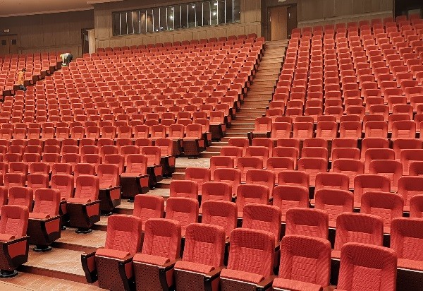 FM-219 auditorium seating with single round leg