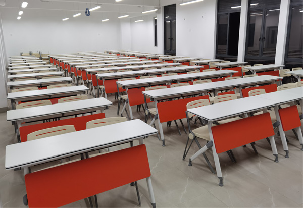 FM-2150 training room tables and chairs